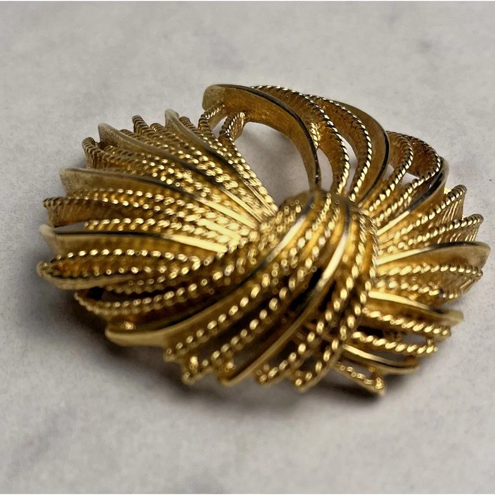 Monet Cordelia Brooch Pin Starburst Fringe Fireworks Gold Tone Vintage 1960s 2